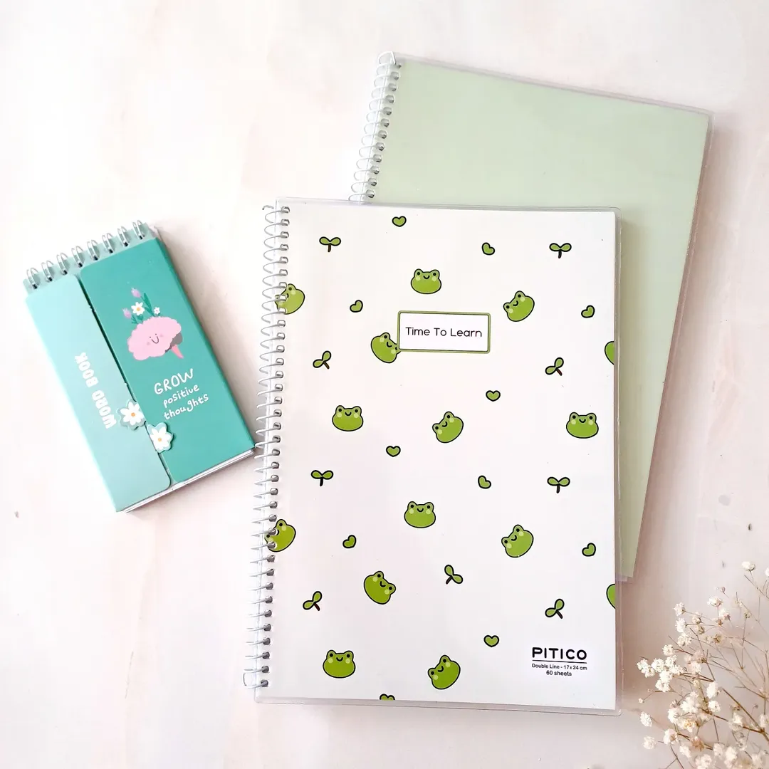 دفتر دوخط انگلیسی ۶۰ برگ فنردار مجلد از برند پیتیکو