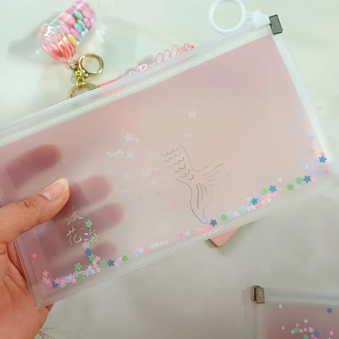 پوشه و کاور زیپ کیپ زیپ دار  سایز ملخی b6 آکواریومی مدل پری دریایی جنس خشک محکم