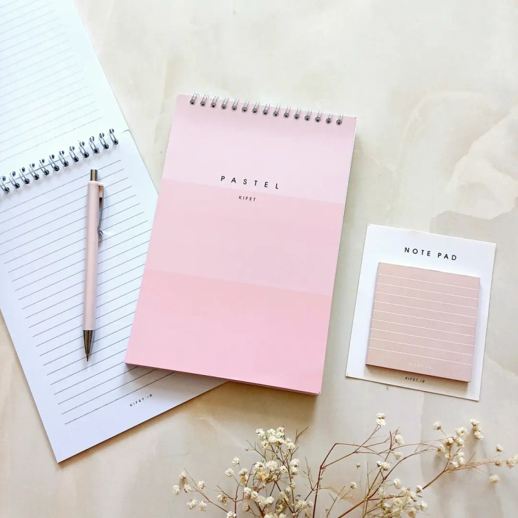 دفتر جزوه نویسی دانشجویی پاستلی فنر از بالا مدل پنتون 60 برگ از برند کیفت kifet