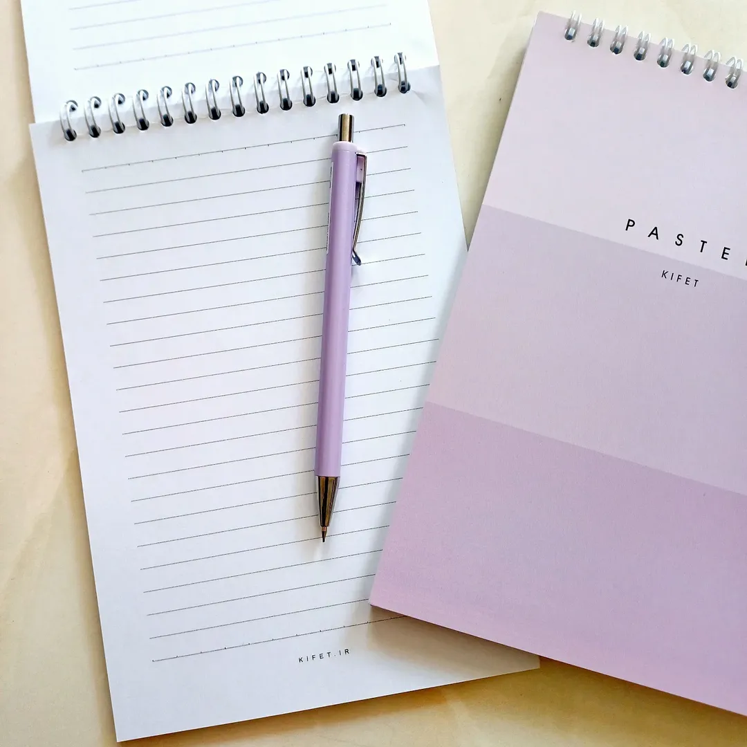 دفتر جزوه نویسی دانشجویی پاستلی فنر از بالا مدل پنتون 60 برگ از برند کیفت kifet