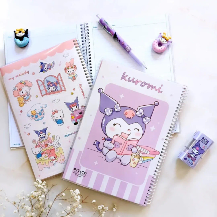 دفتر مشق مجلد فنردار ۶۰ برگ طرح ملودی و کرومی استیکر دار از برند پیتیکو دفتر فنری کرومی همراه با استیکر فانتزی