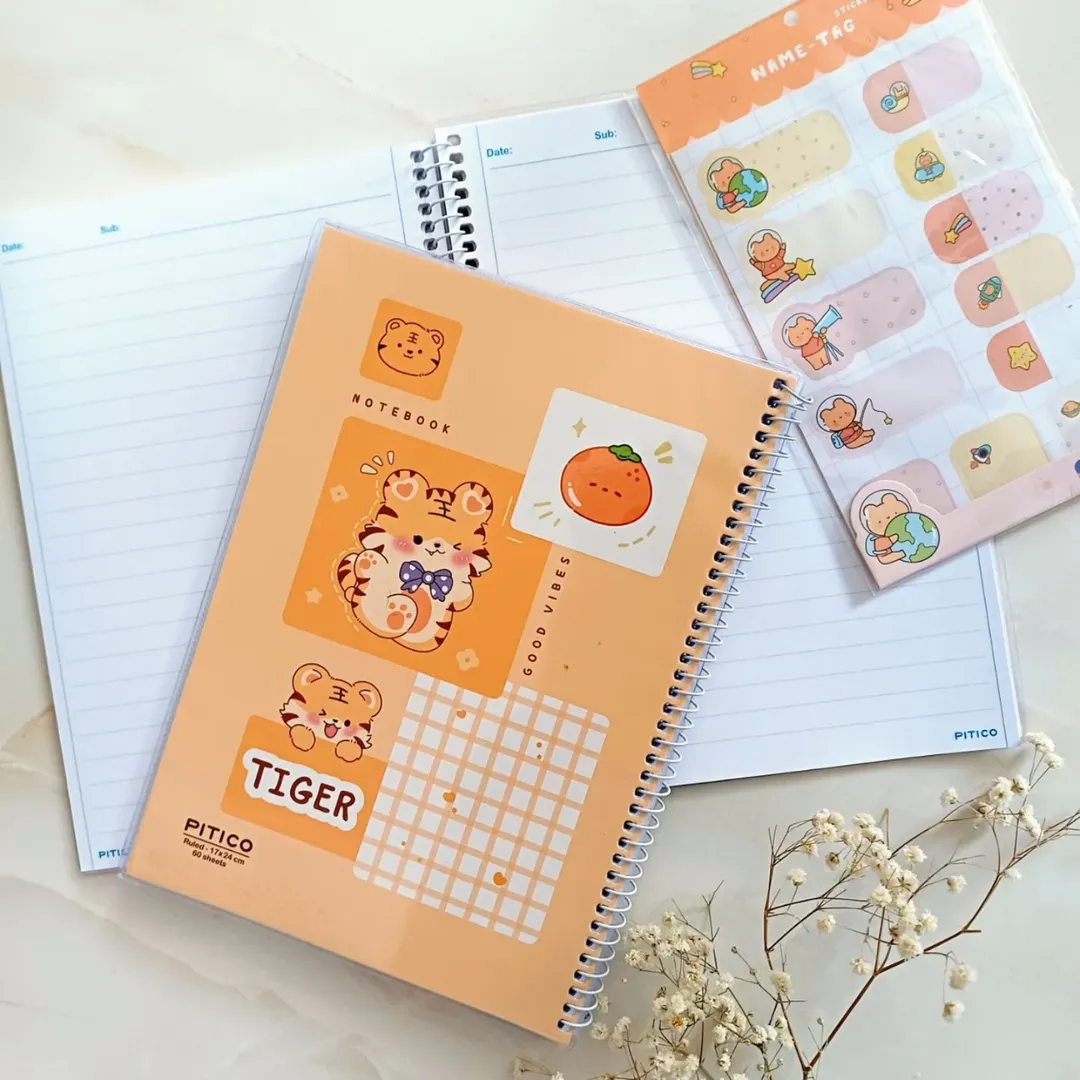 دفتر مشق خط دار مجلد فانتزی مدل پترن 60 برگ از برند پیتیکو دفتر سیمی کیوت