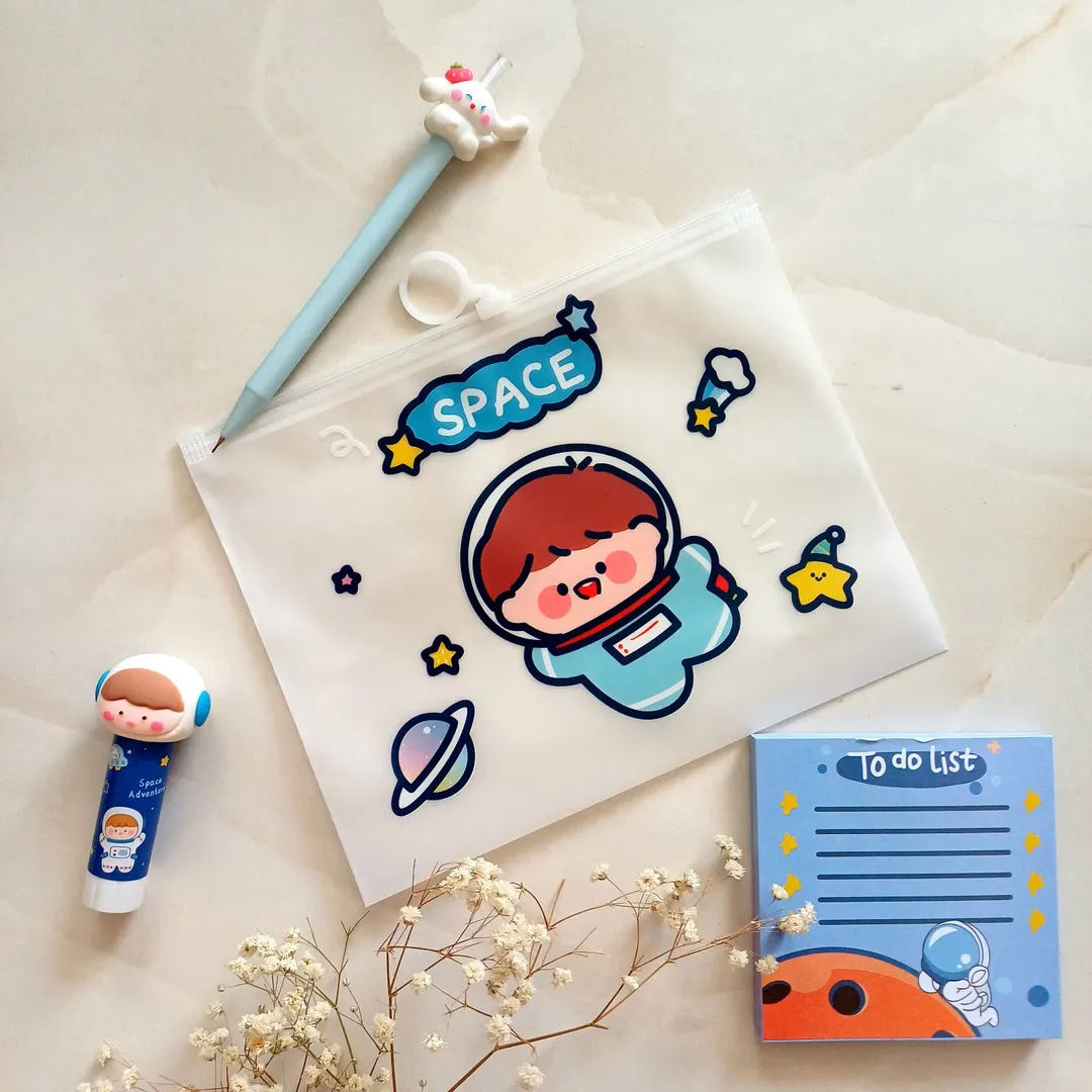 پوشه زیپ کیپ فانتزی سایز a5 مدل فضانوردان کیوت ، کاور آ۵ زیپ دار