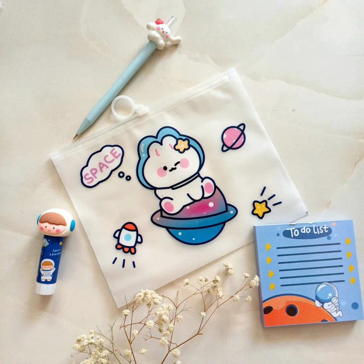 پوشه زیپ کیپ فانتزی سایز a5 مدل فضانوردان کیوت ، کاور آ۵ زیپ دار