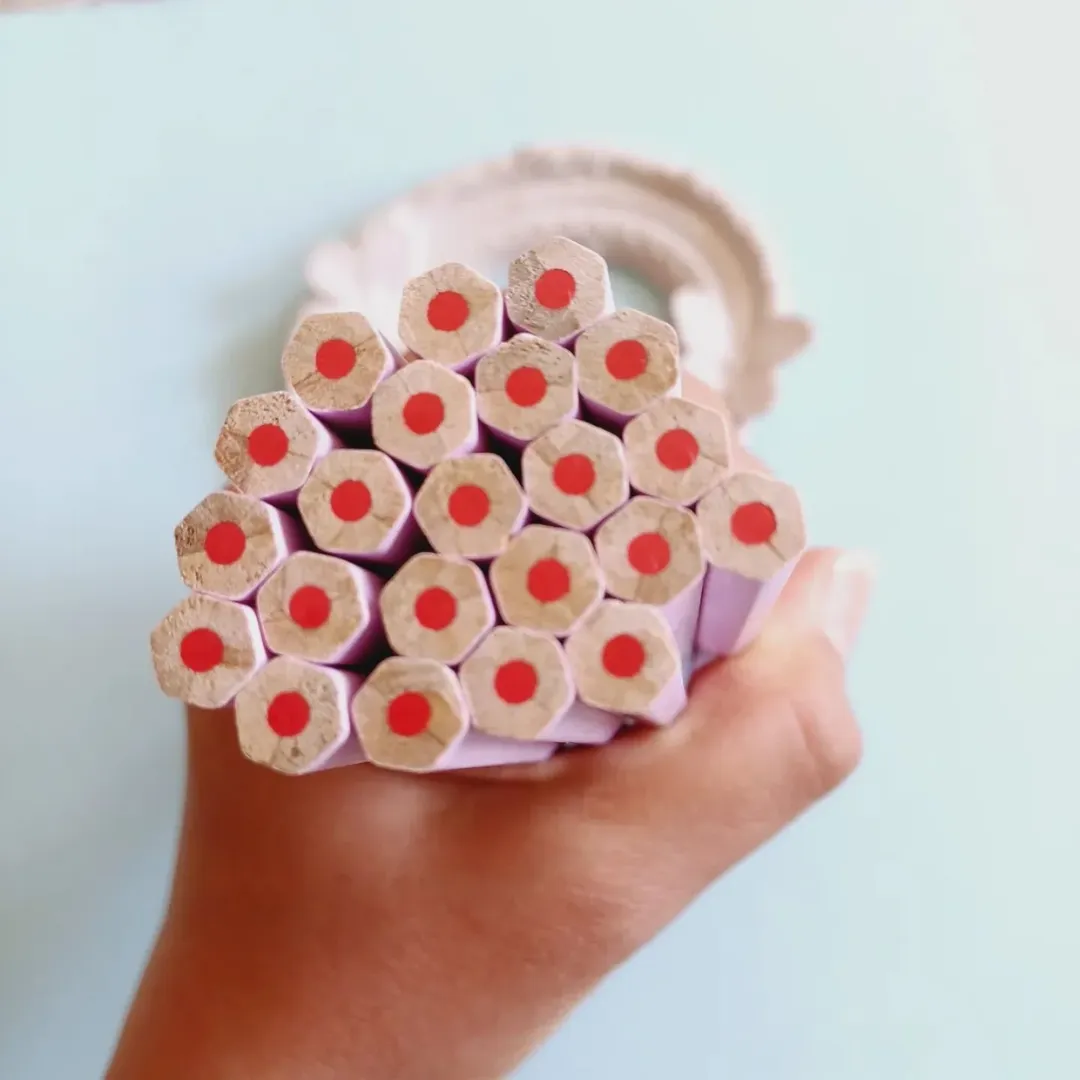 مداد قرمز پررنگ