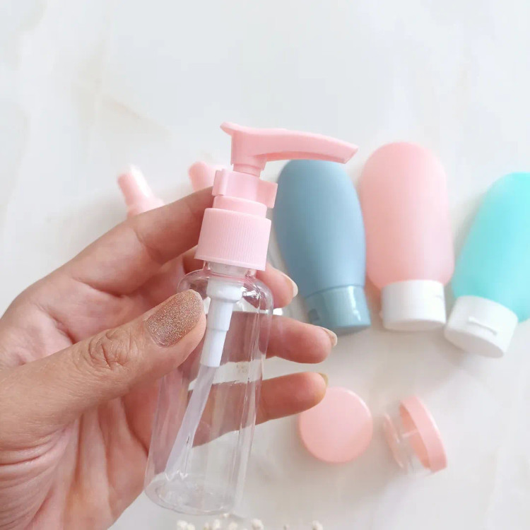 پک آرایشی بهداشتی محفظه کرم مسافرتی ۱۰ تکه بزرگ مخصوص الکل ، کرم ، ژل و مایع شستشو و شامپو و پودر فیکس