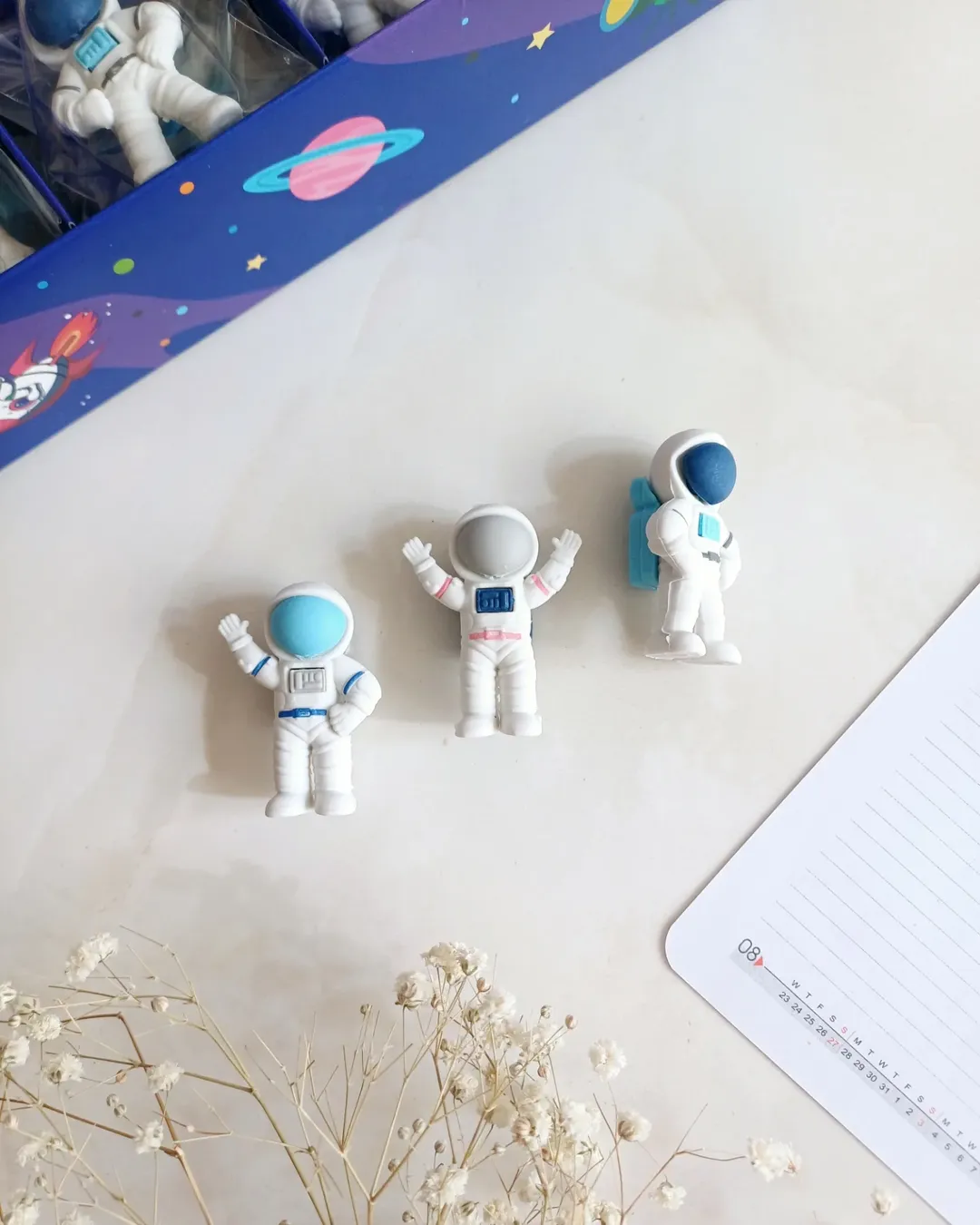 پاکن فضانورد ، پاکن مدل فضایی ، گیفت و جوایز مدارس گیفت حرف ف