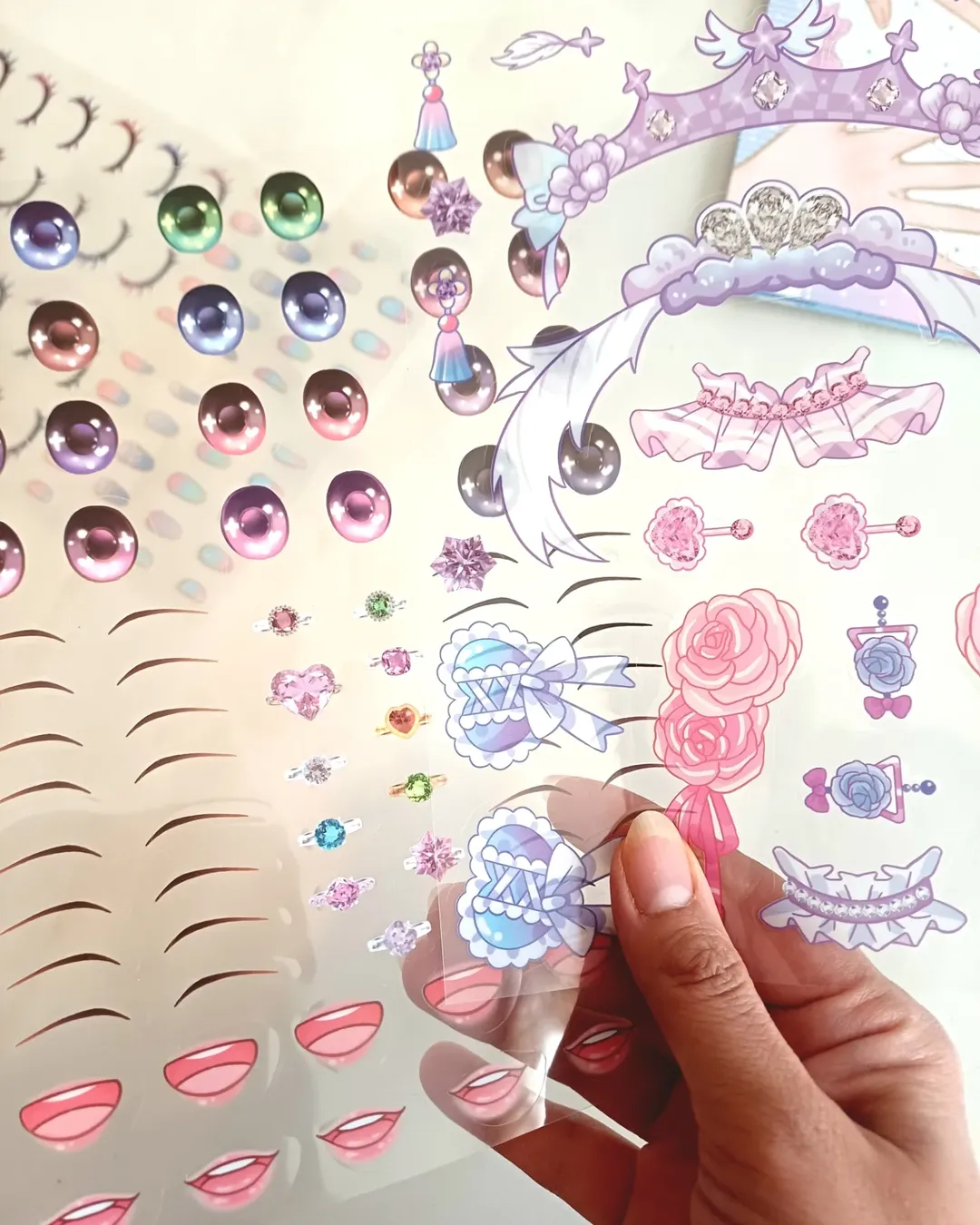 ست و پک کادویی استیکر آرایشی طرح کیف ، دفترچه استیکر چیدمان صورت و ناحن